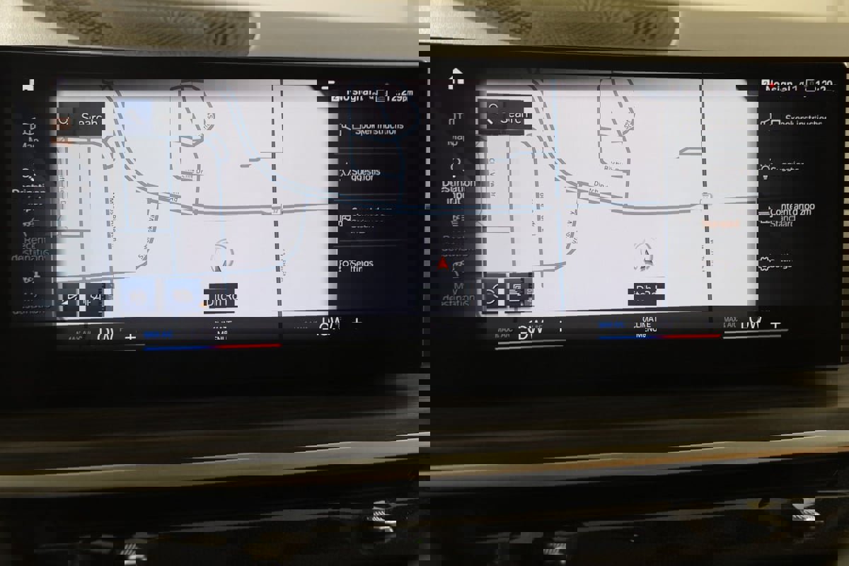 Used 2023 BMW X7 xDrive40i w/ Premium Package image 9