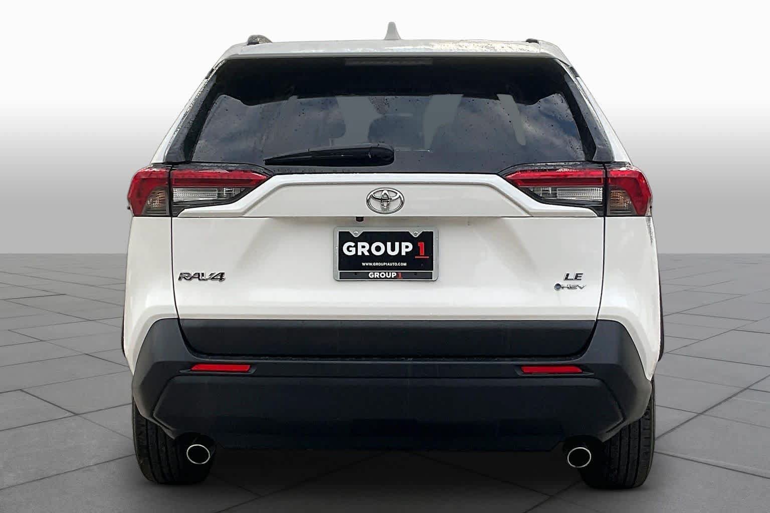 Used 2025 Toyota RAV4 LE AWD/4WD image 5