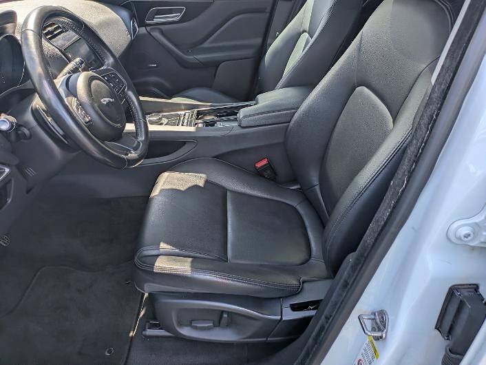 Used 2018 Jaguar F-PACE Premium AWD/4WD image 11