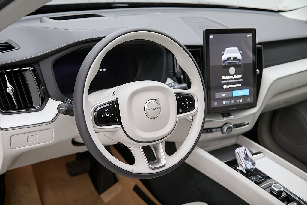 New 2026 Volvo XC60 B5 Ultra w/ Climate Package image 12