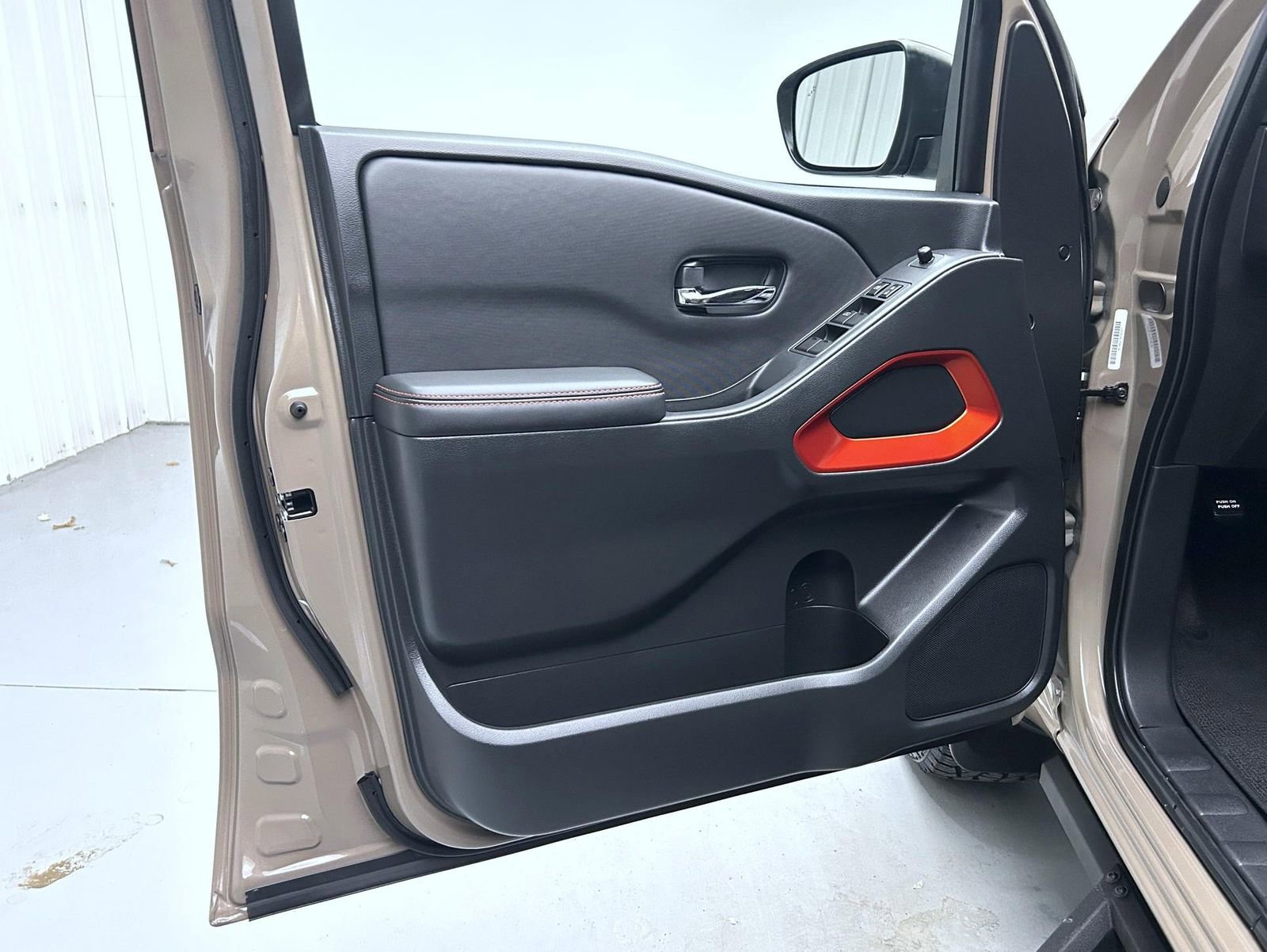 Used 2024 Nissan Frontier PRO-4X w/ Technology Package image 9