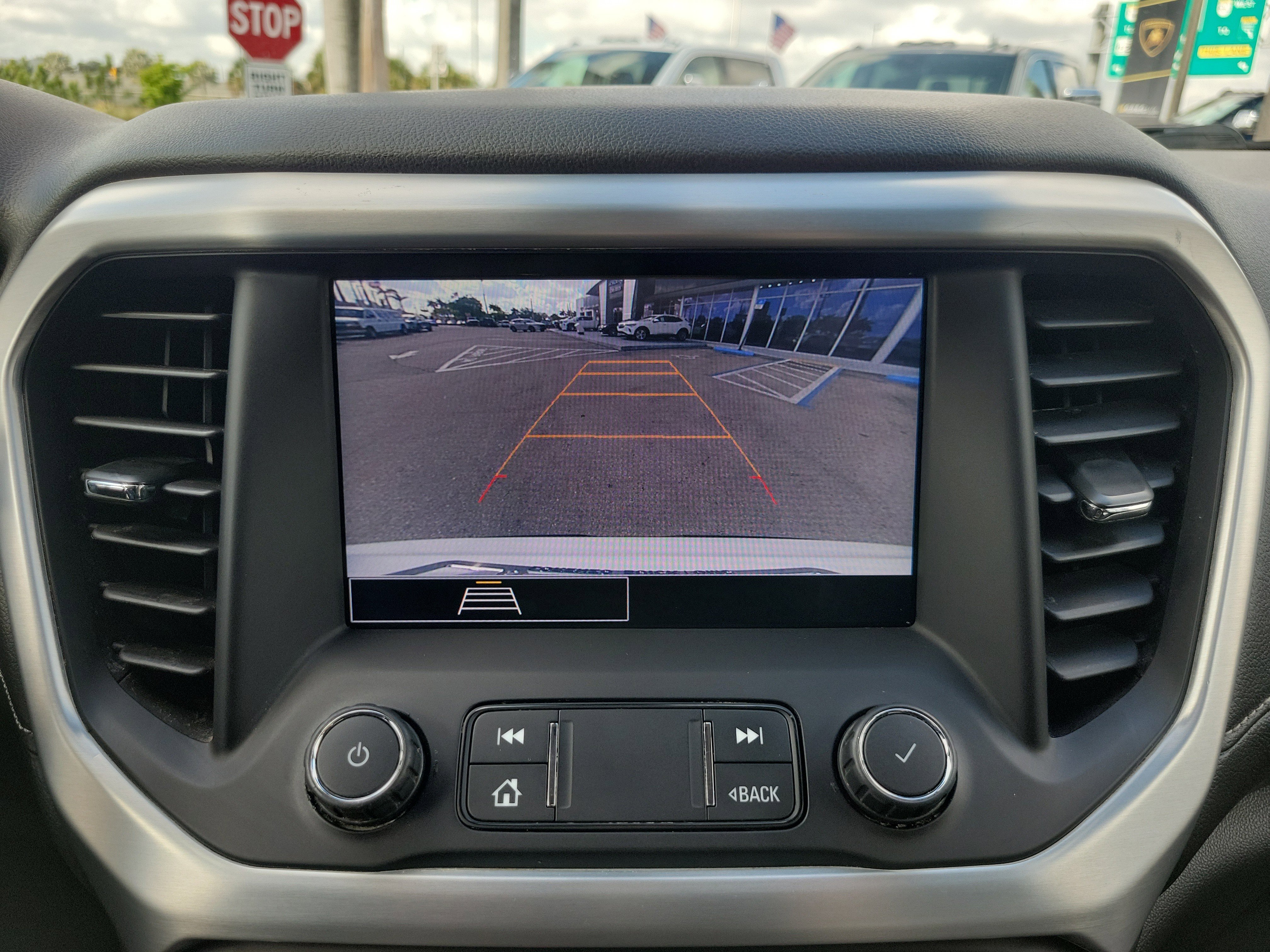 Used 2021 GMC Acadia SLE w/ Driver Convenience Package image 10