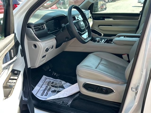 Used 2023 Jeep Wagoneer L Series III w/ Premium Group I AWD/4WD image 8