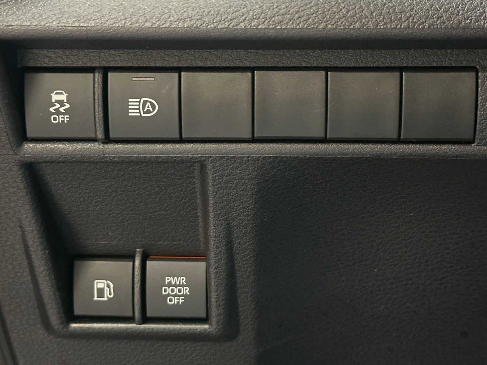 Certified 2025 Toyota Sienna XSE image 18