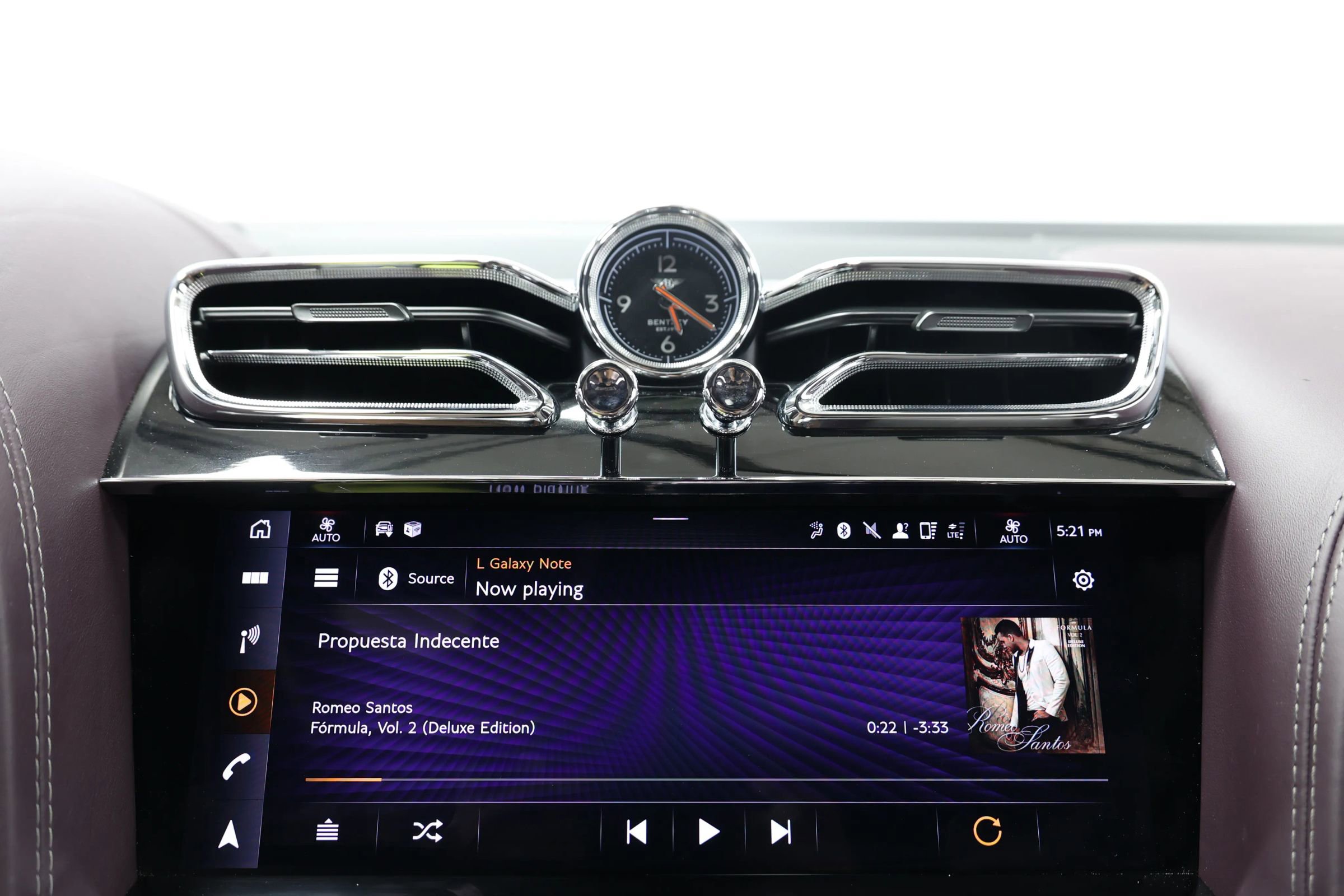 Used 2023 Bentley Bentayga Extended Wheelbase image 39