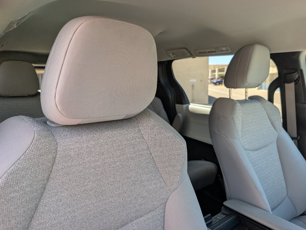 Used 2025 Toyota Sienna LE FWD image 3