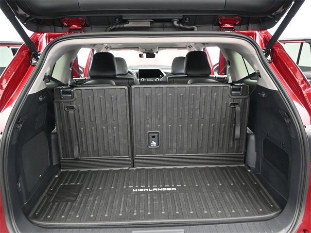 New 2026 Toyota Highlander Platinum image 14
