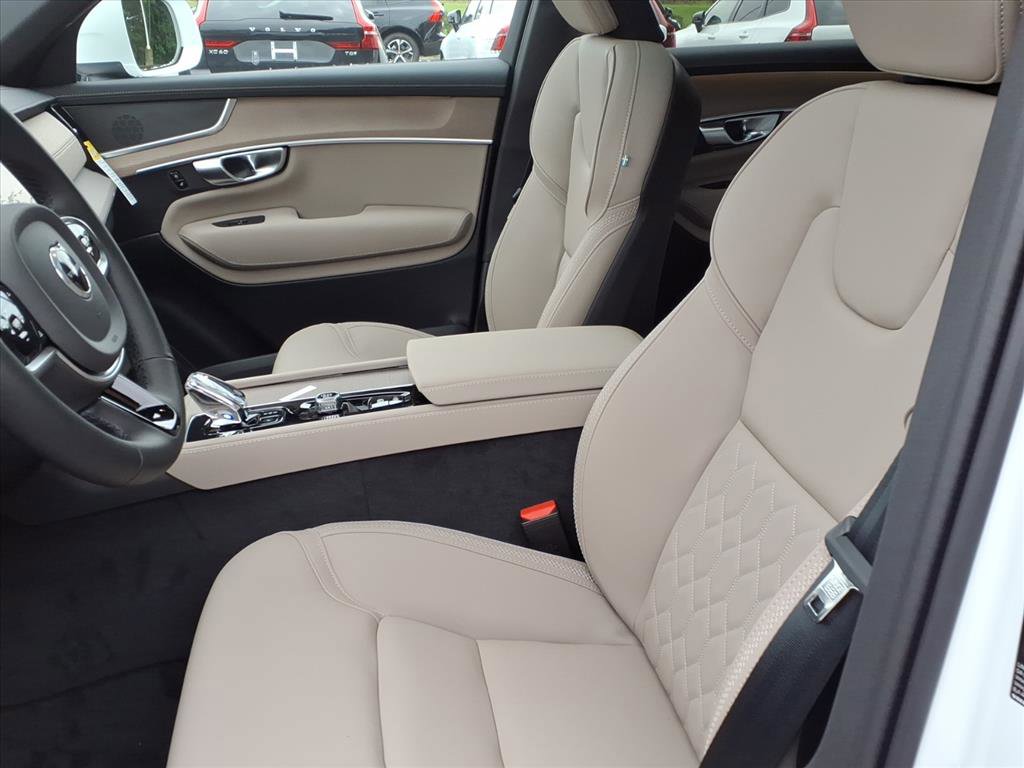 New 2026 Volvo XC90 B6 Core image 17