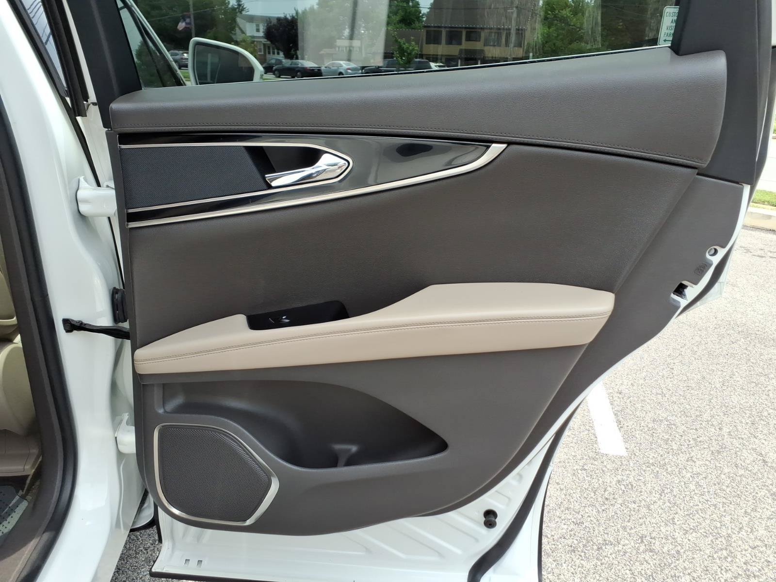 Used 2023 Lincoln Nautilus AWD w/ Premium Package image 28
