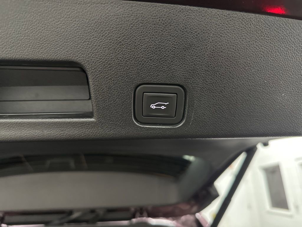 Used 2025 Chevrolet Traverse RS w/ LPO, Floor Liner Package AWD/4WD image 37