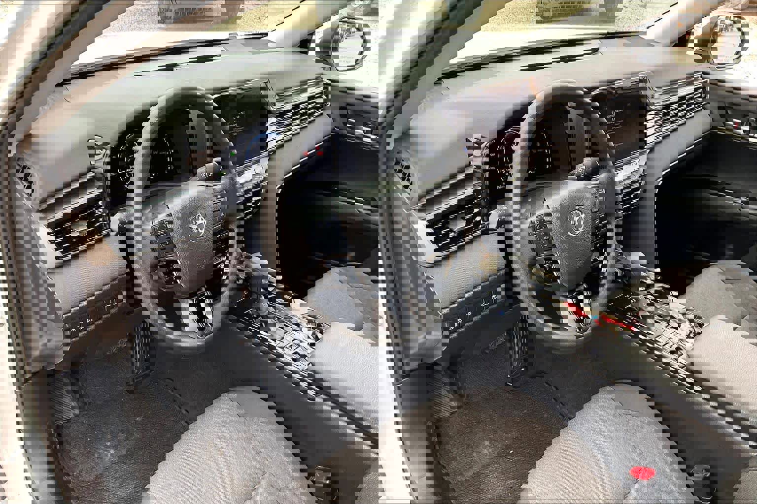 Used 2025 Toyota Camry LE w/ Convenience Package image 17