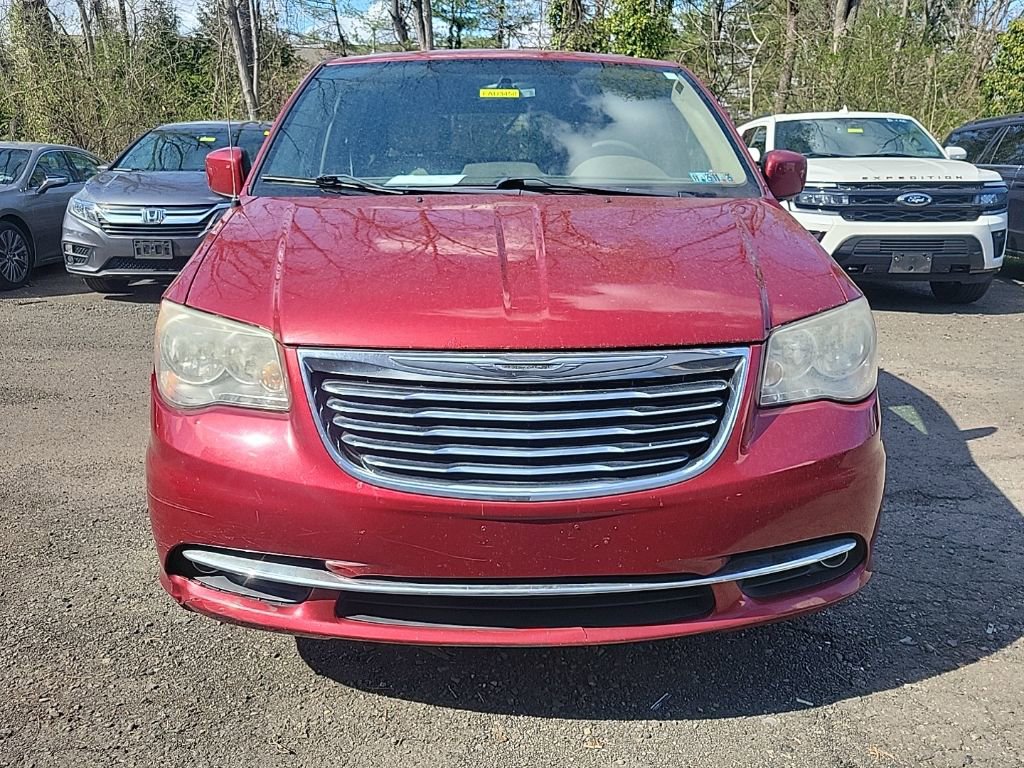 Used 2013 Chrysler Town & Country Touring image 2