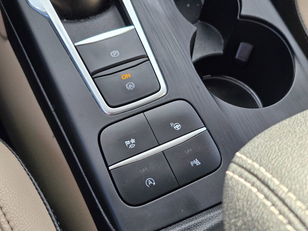 Used 2020 Ford Escape Titanium image 29