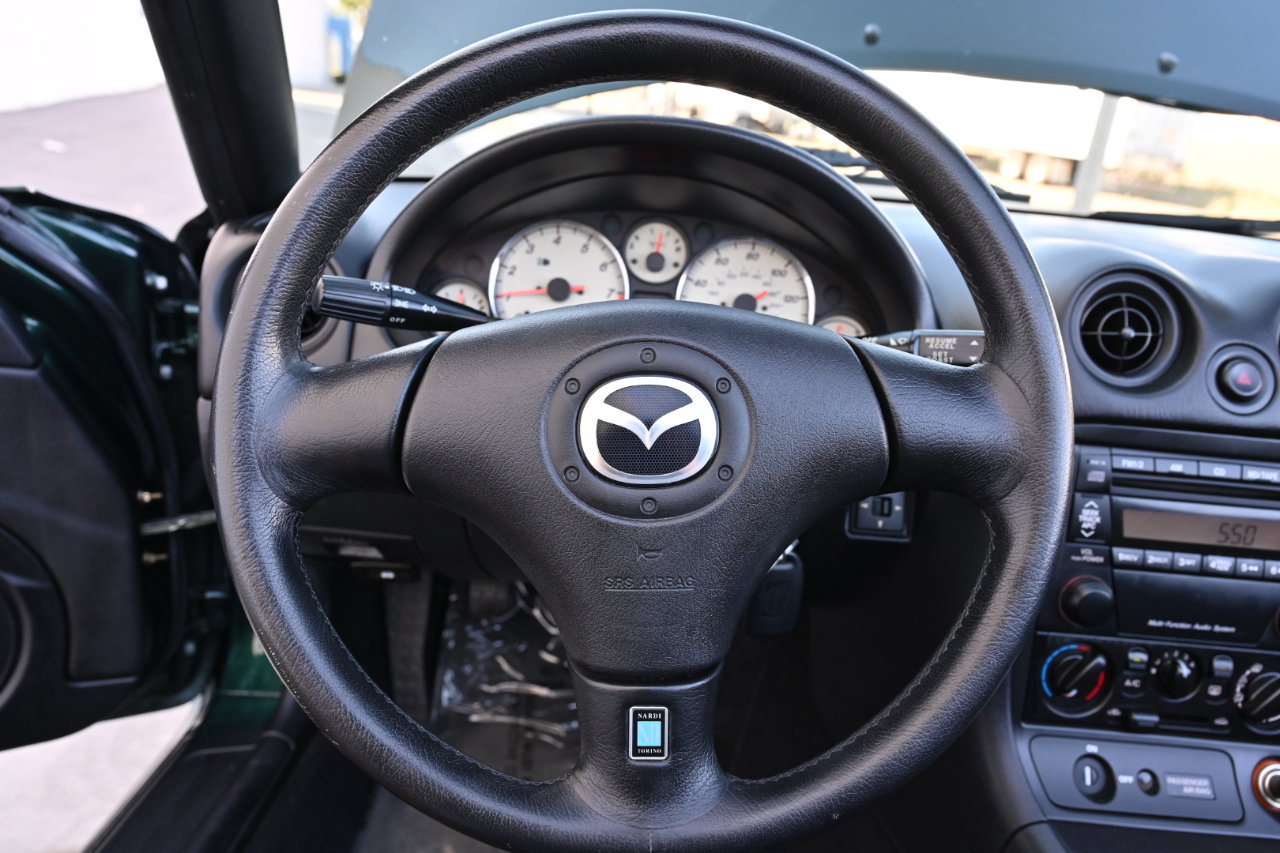 Used 2002 MAZDA MX-5 Miata RWD image 21