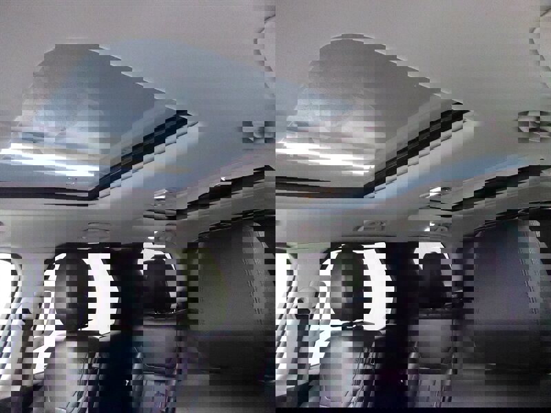 Used 2017 Land Rover Discovery HSE image 18