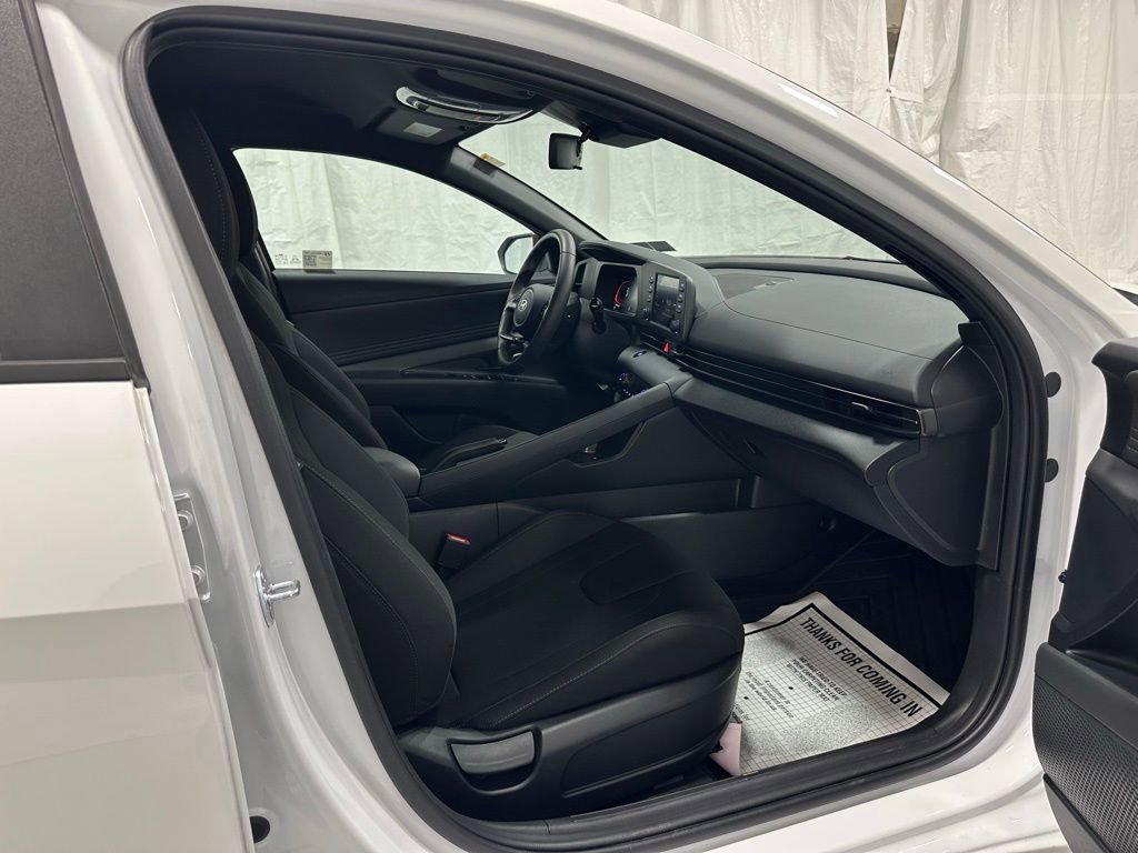 Used 2025 Hyundai Elantra Sport image 52