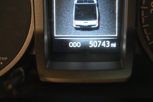 Certified 2017 Toyota Tacoma TRD Off-Road image 2