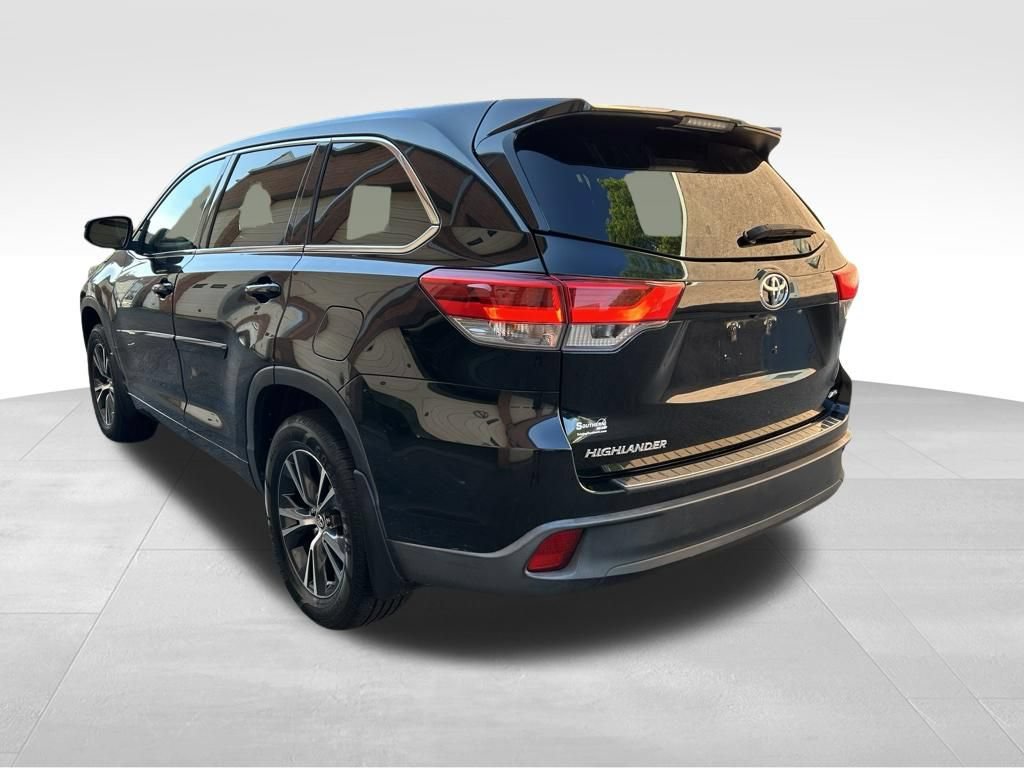 Used 2018 Toyota Highlander LE w/ Protection Package #3 AWD/4WD image 3