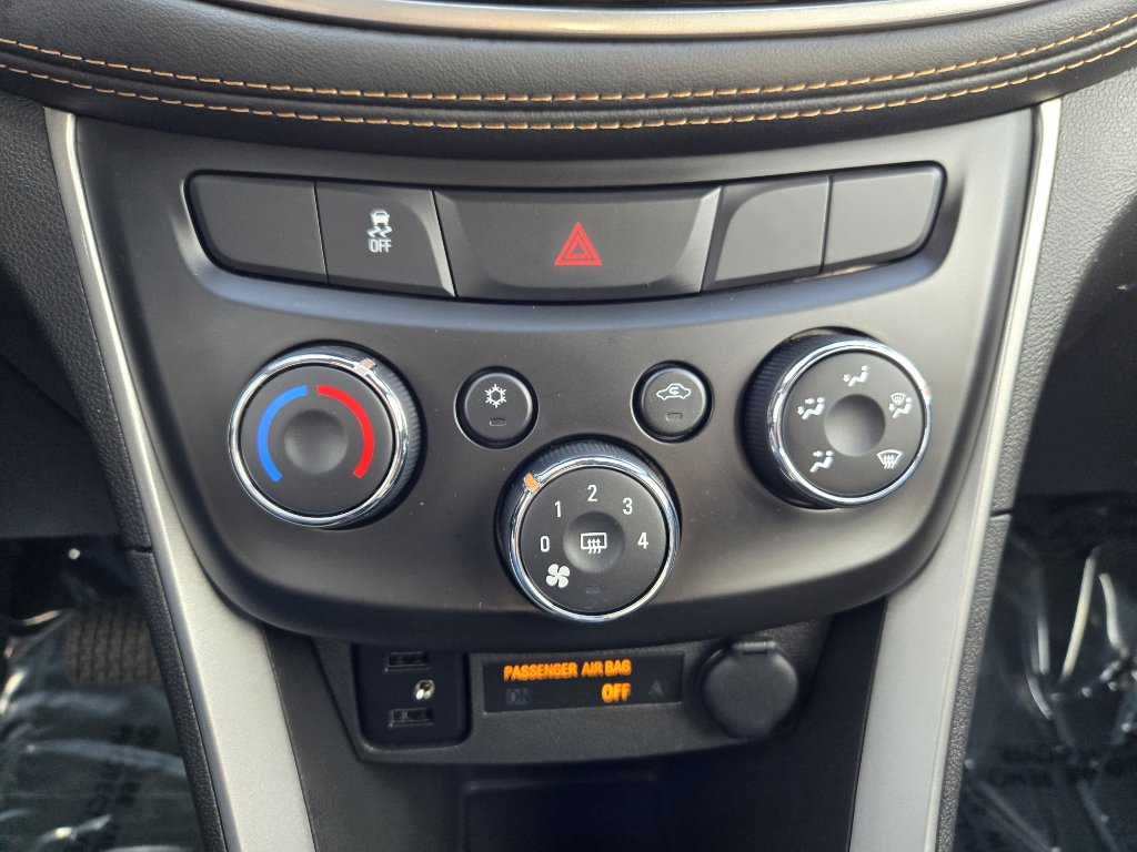 Used 2022 Chevrolet Trax LT w/ LT Convenience Package image 18