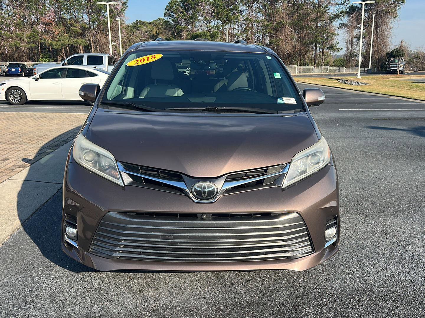 Used 2018 Toyota Sienna Limited Premium image 9