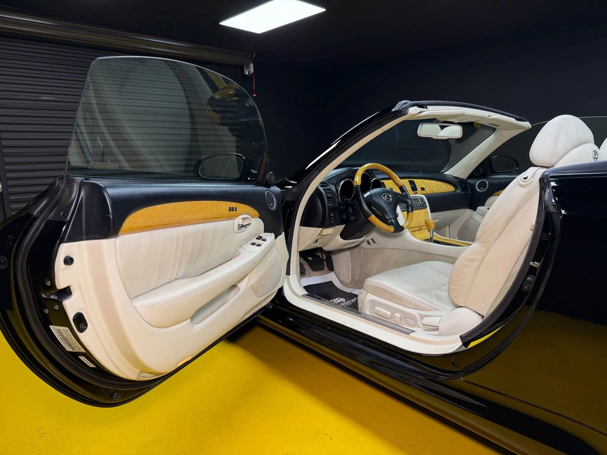 Used 2004 Lexus SC 430 Convertible image 21