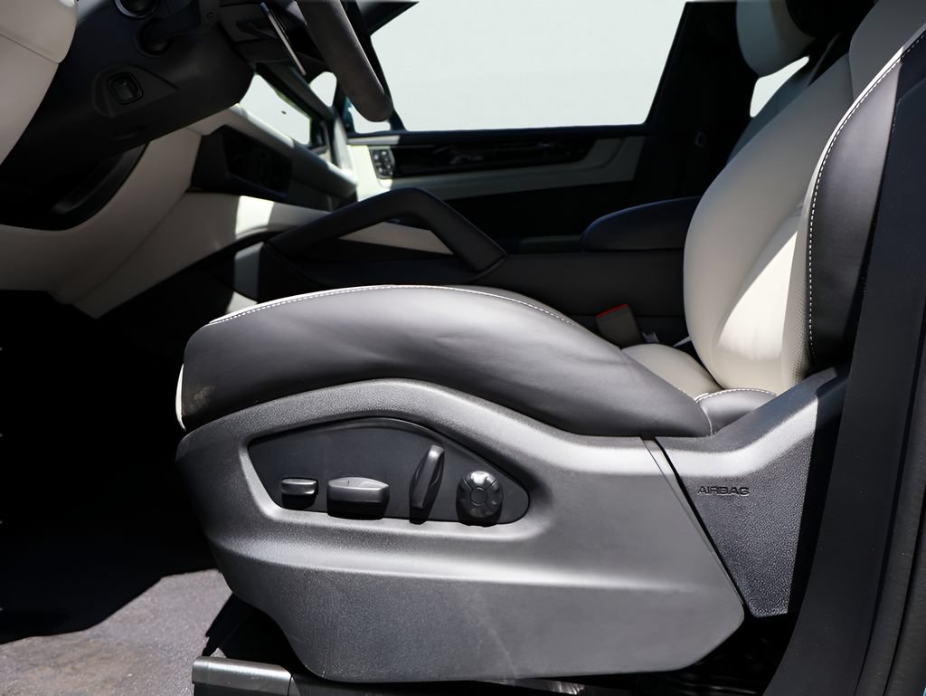 New 2026 Porsche Cayenne GTS AWD/4WD image 38