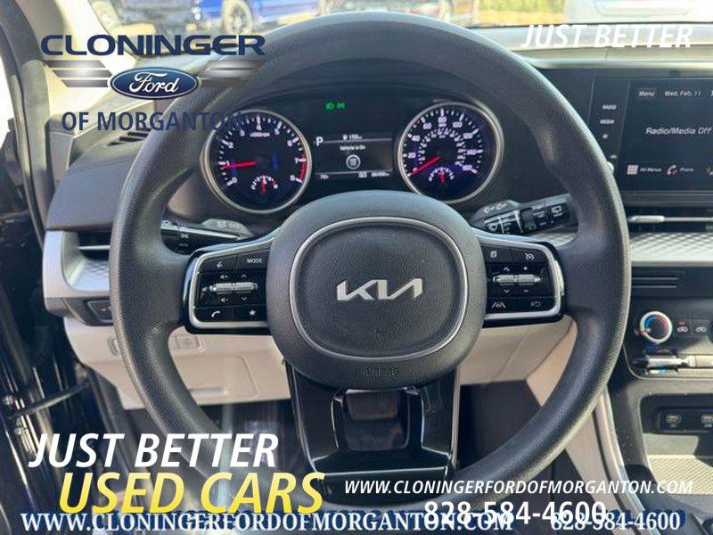 Used 2023 Kia Carnival LX image 19