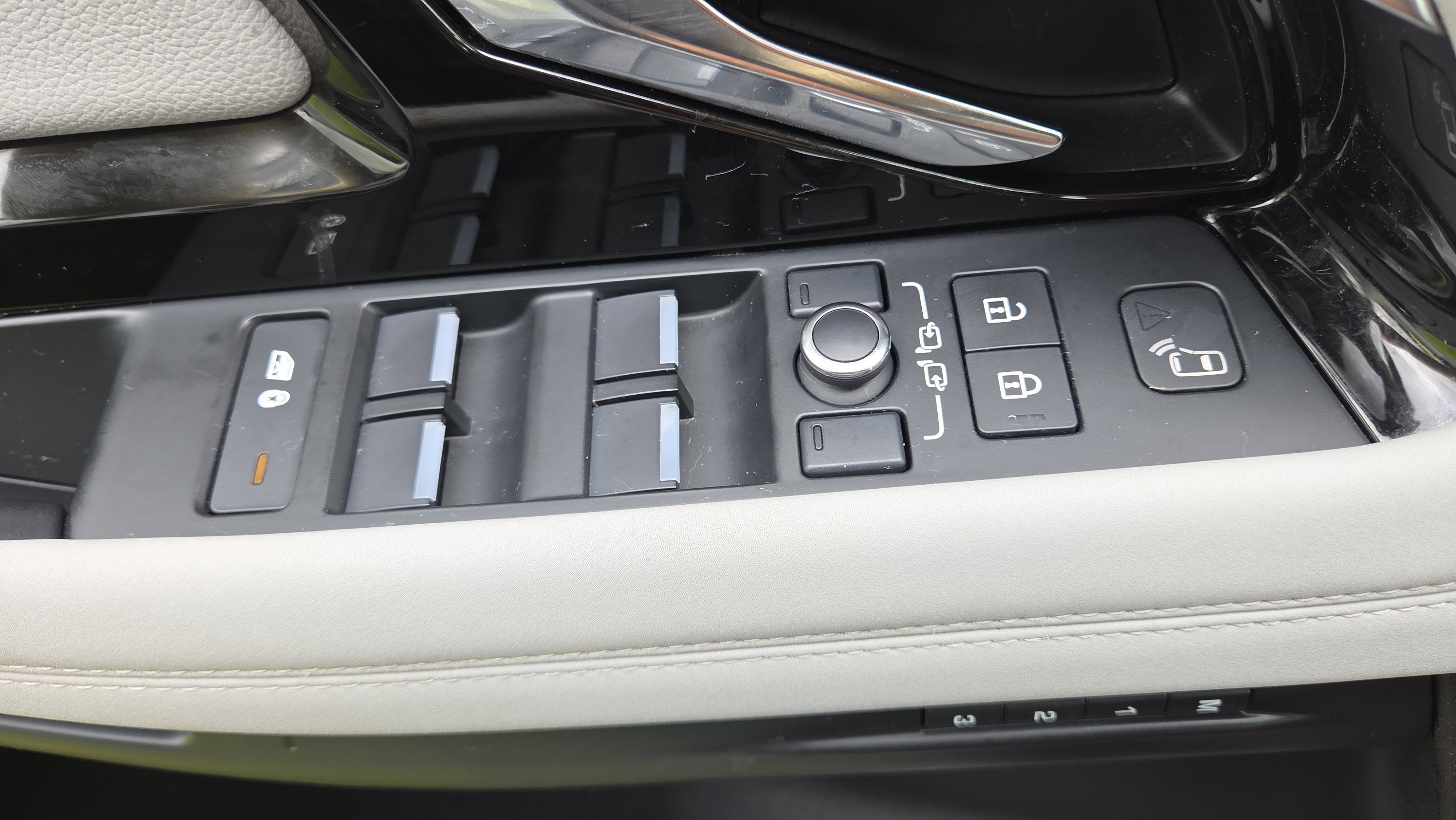 Used 2022 Land Rover Range Rover Evoque S AWD/4WD image 32