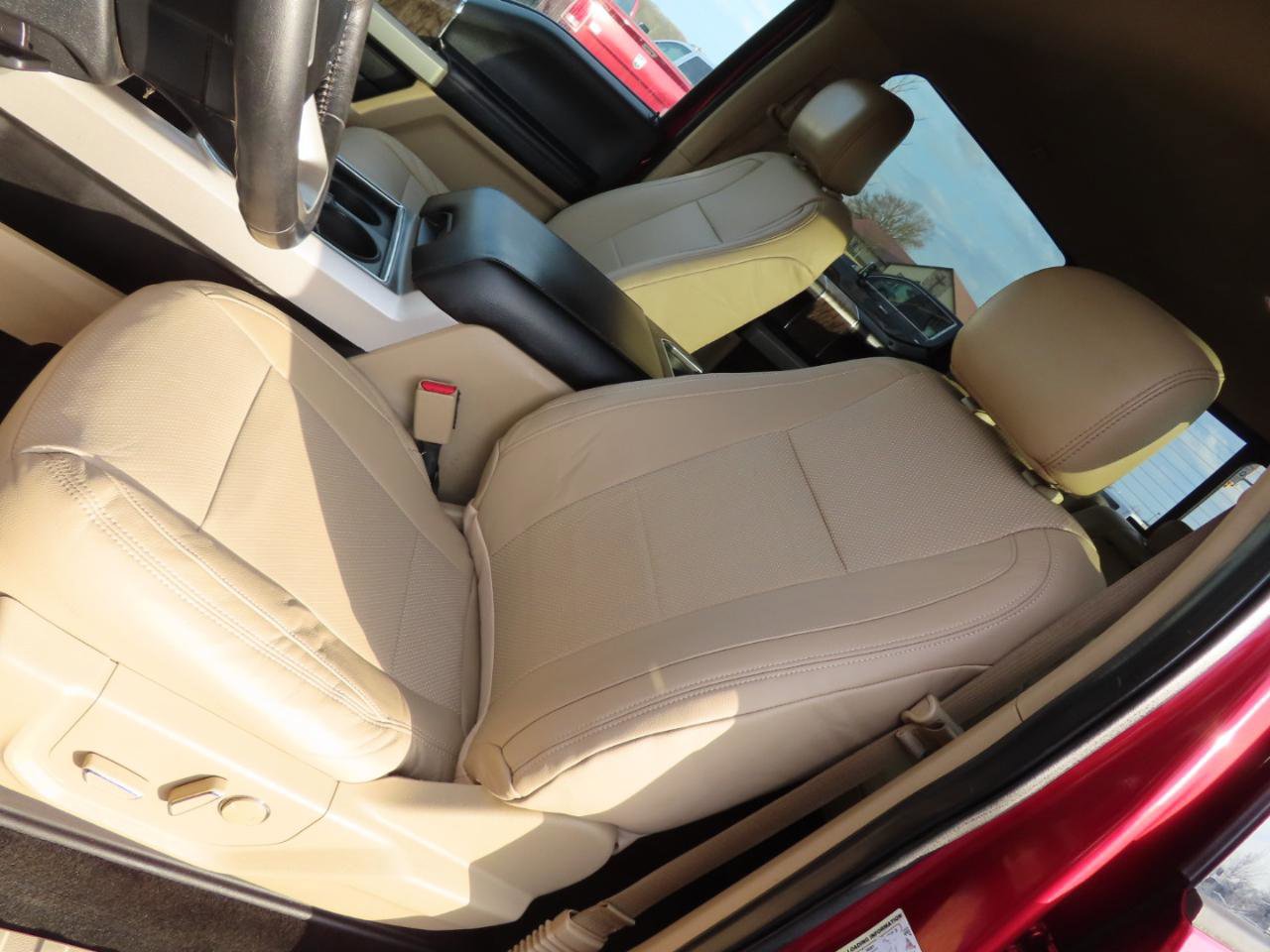 Used 2017 Ford F350 Lariat w/ Chrome Package image 29