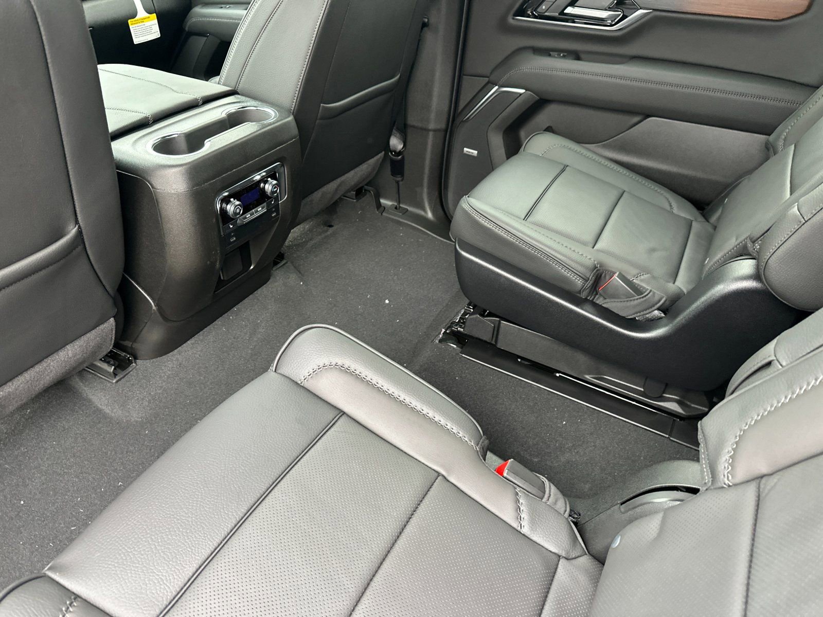 New 2026 GMC Yukon XL Denali w/ Sun & Power Step Package AWD/4WD image 12