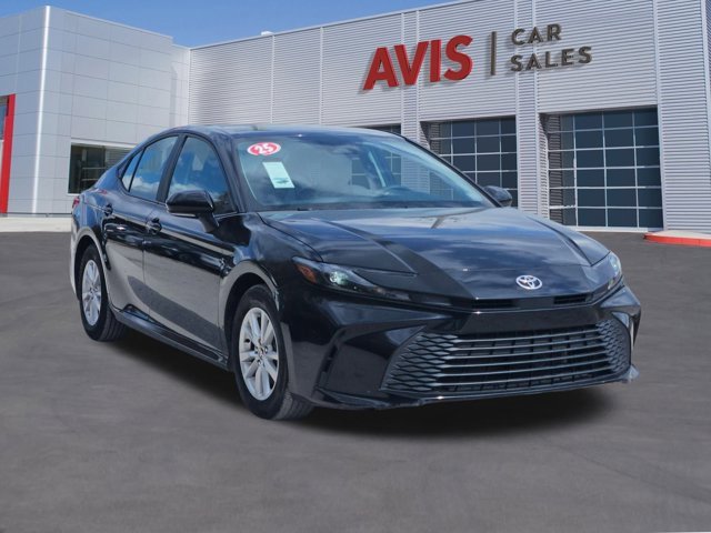 Used 2025 Toyota Camry LE image 3
