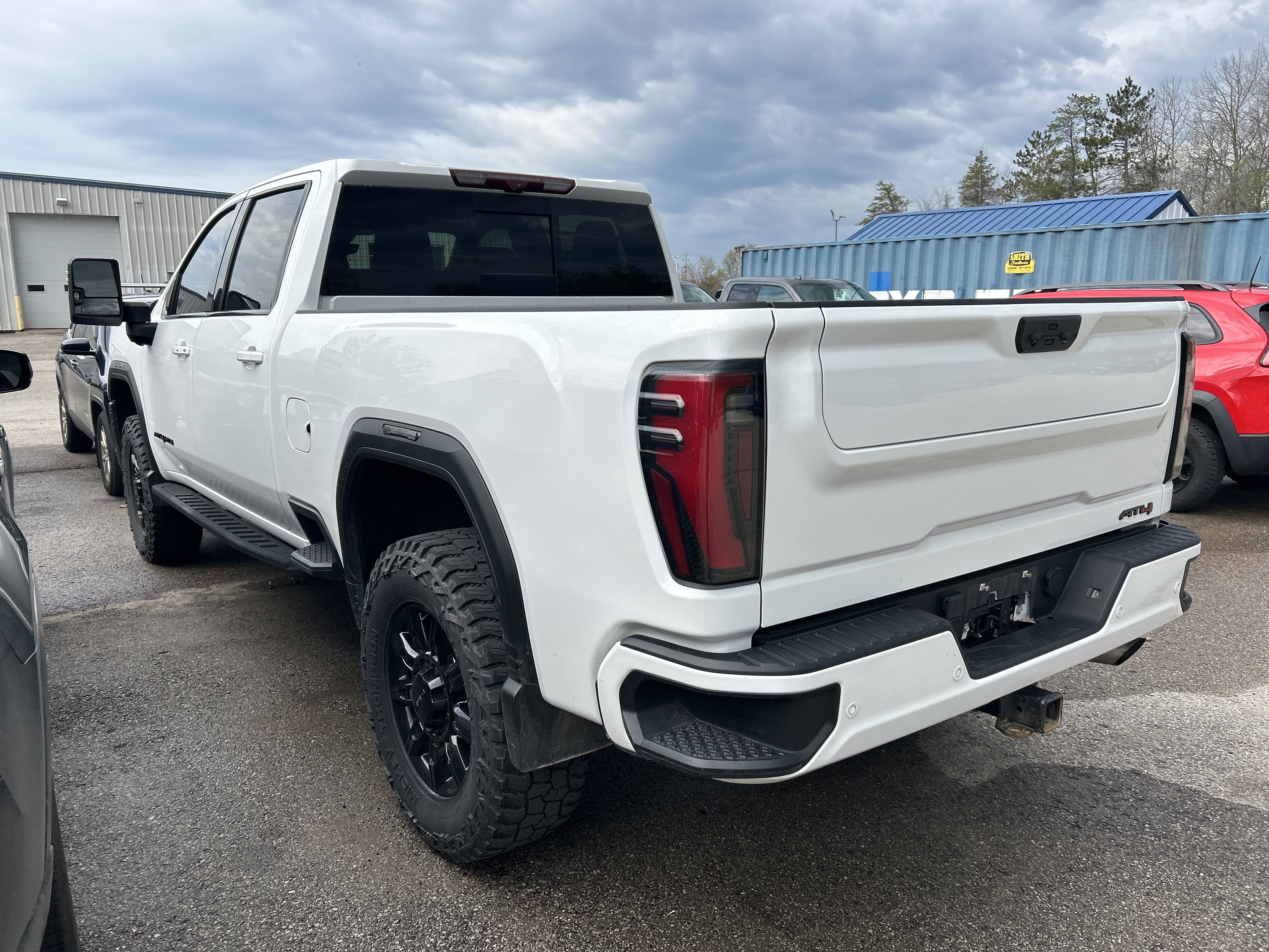 Used 2024 GMC Sierra 2500 AT4 w/ Technology Package AWD/4WD image 5