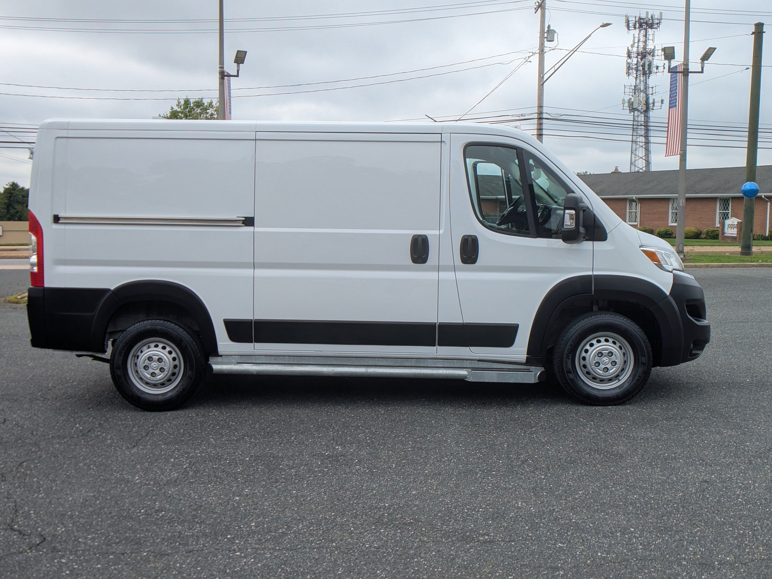 Used 2025 RAM ProMaster 2500 w/ U-Haul Equipment Group FWD image 11