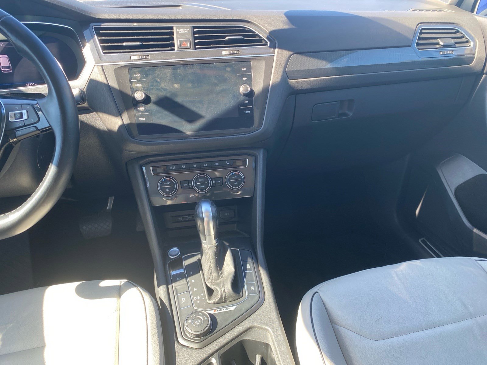 Used 2018 Volkswagen Tiguan SEL Premium AWD/4WD image 11