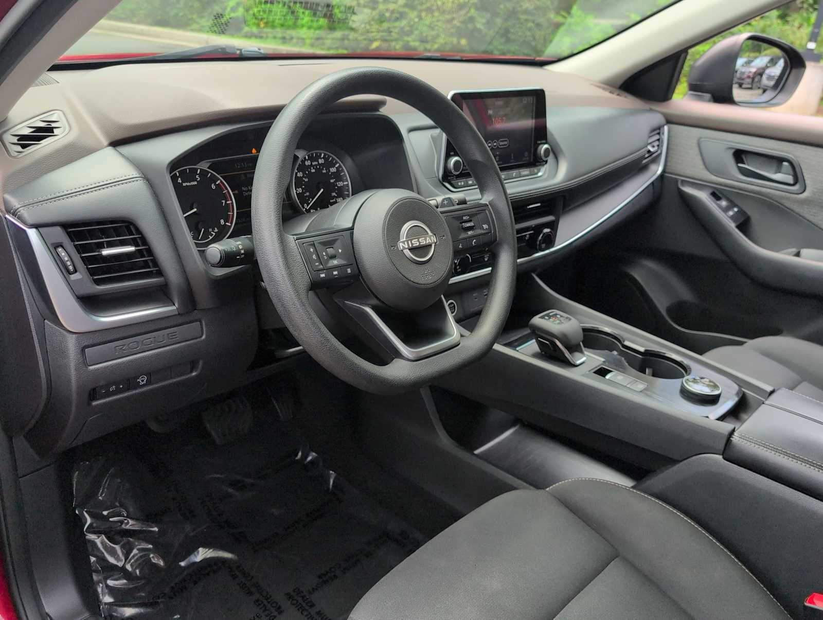 Used 2023 Nissan Rogue S AWD/4WD image 10