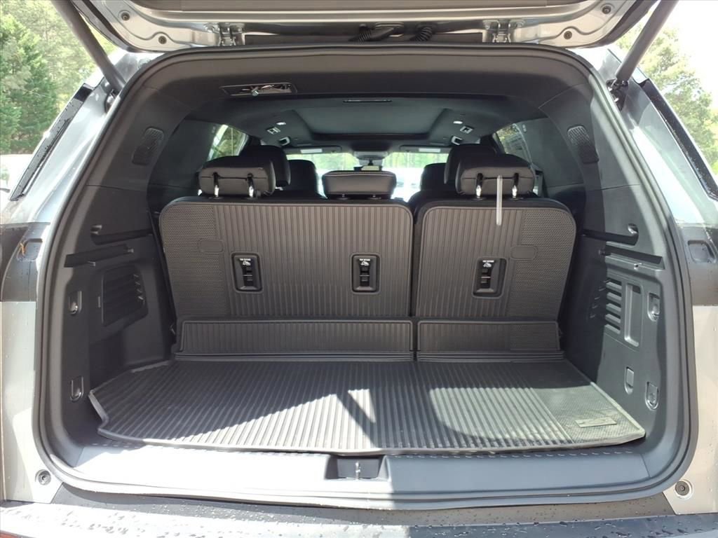 New 2026 Chevrolet Traverse LT w/ Sun and Wheel Package FWD image 23