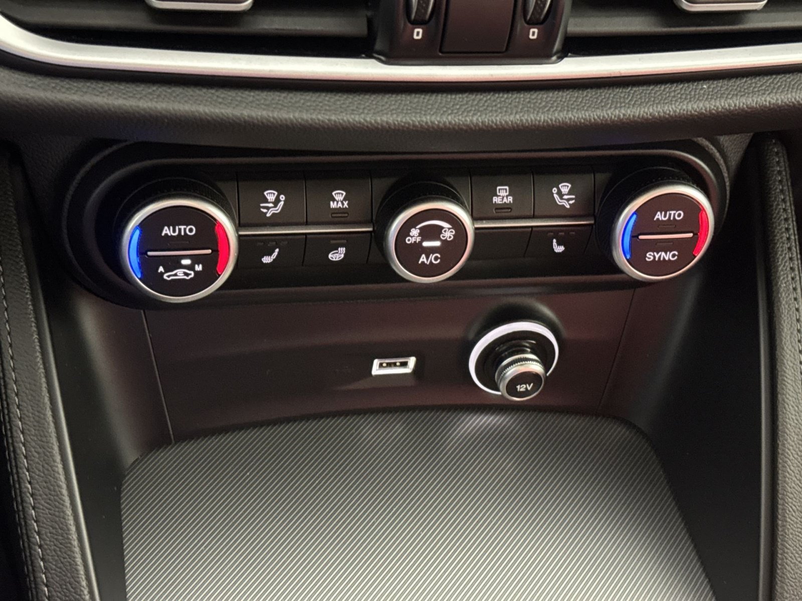 Used 2023 Alfa Romeo Stelvio Veloce AWD/4WD image 21