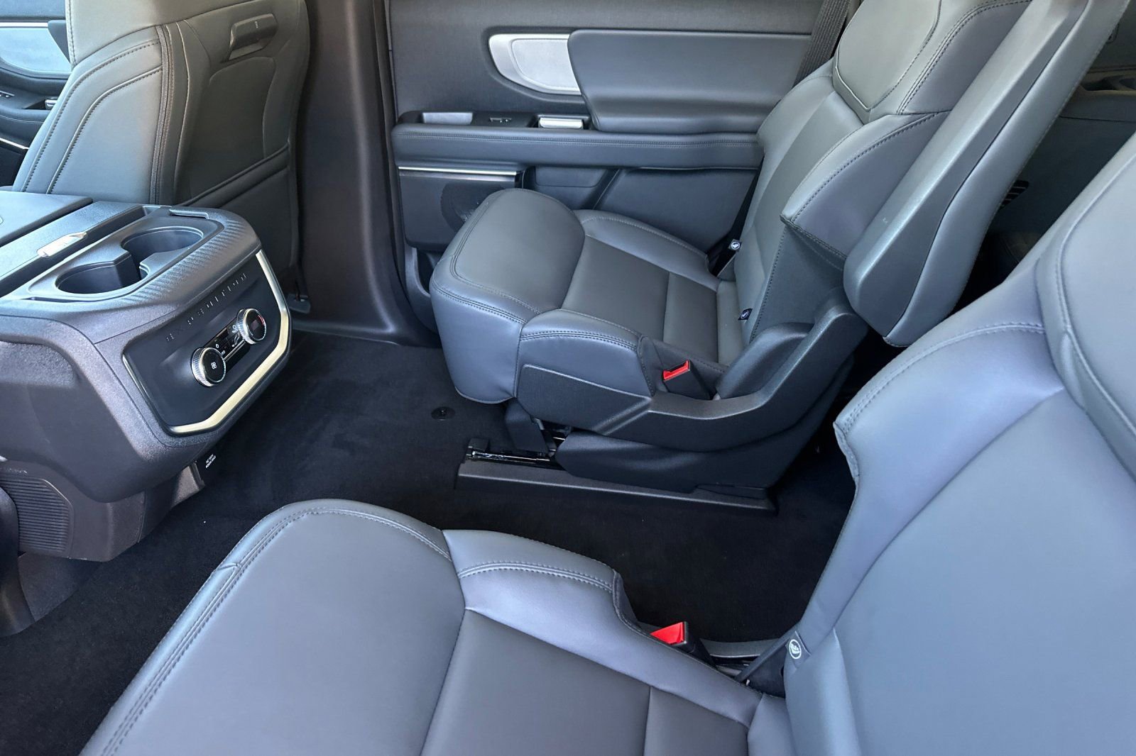 New 2026 Ford Expedition Active image 12