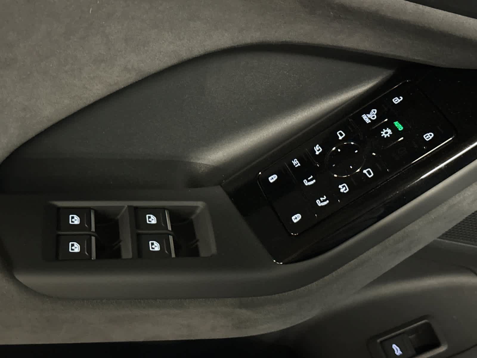 New 2027 Audi SQ6 e-tron Prestige AWD/4WD image 13