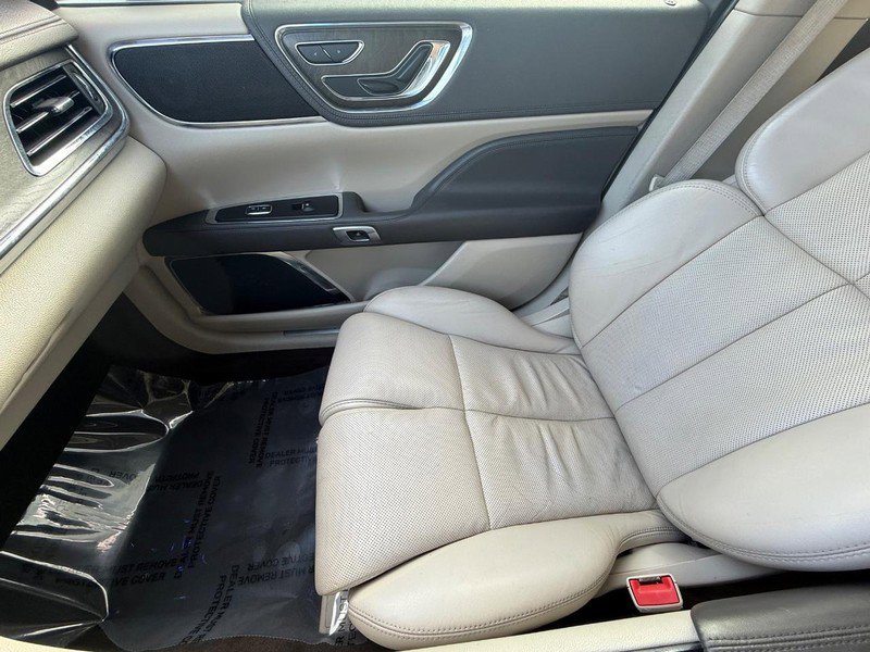 Used 2019 Lincoln Continental Select w/ Continental Climate Package image 18