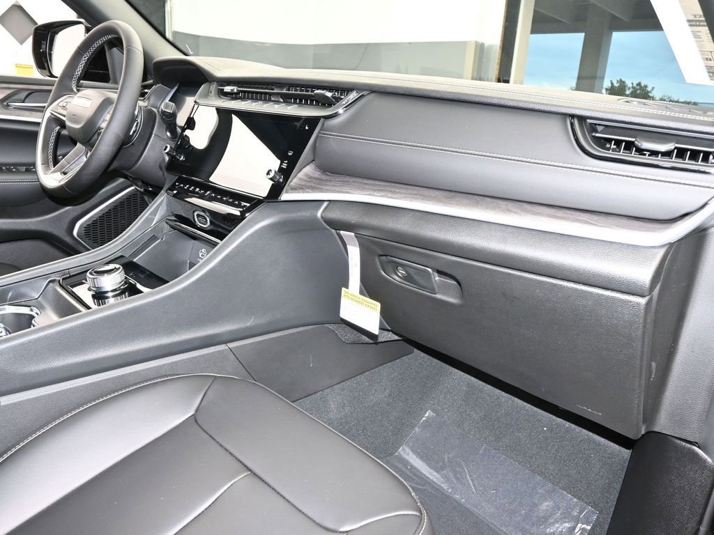 New 2026 Jeep Grand Cherokee Limited w/ Limited Altitude Package RWD image 40