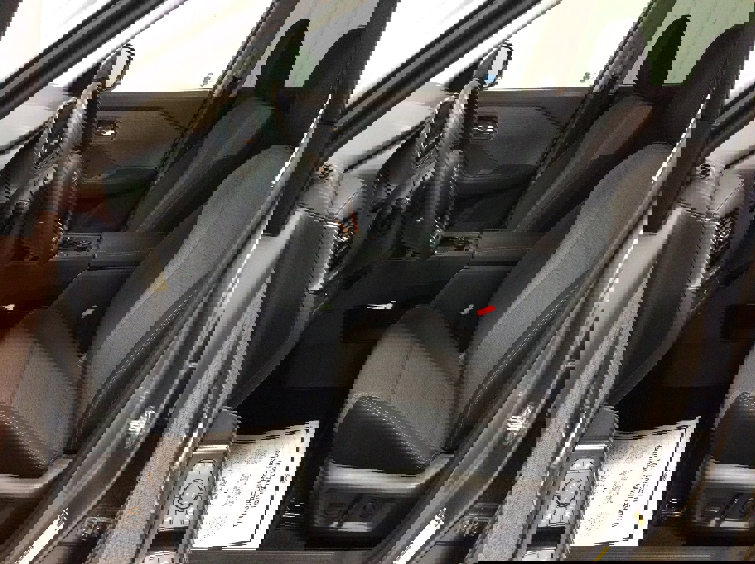 Used 2022 Nissan Rogue SV image 14