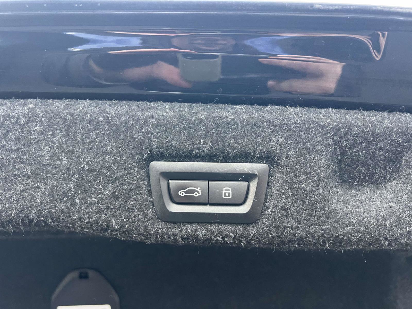 Used 2024 BMW 540i xDrive w/ Premium Package image 9