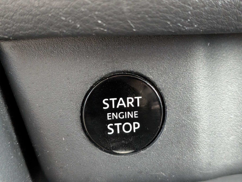 Used 2025 Nissan Rogue SV AWD/4WD image 30