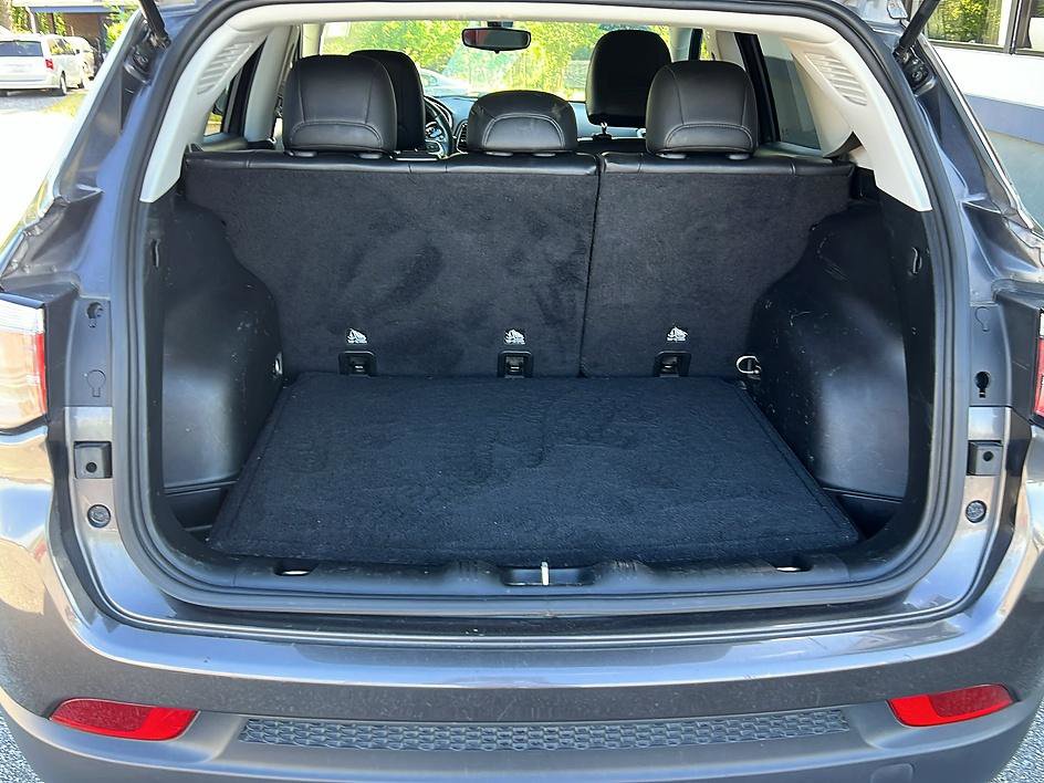 Used 2019 Jeep Compass Latitude w/ Cold Weather Group image 10