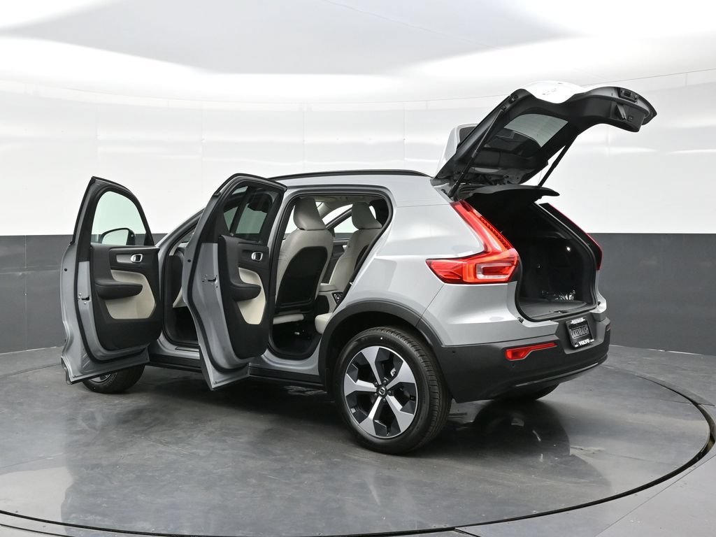 New 2026 Volvo XC40 B5 Plus w/ Protection Package Premier AWD/4WD image 42