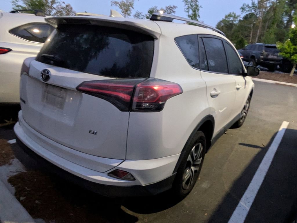 Used 2018 Toyota RAV4 LE image 7