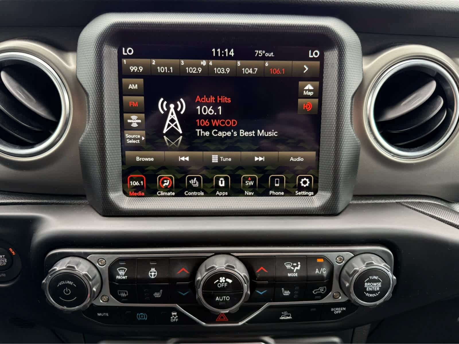 Used 2023 Jeep Wrangler Unlimited Rubicon 4xe w/ Cold Weather Group AWD/4WD image 17