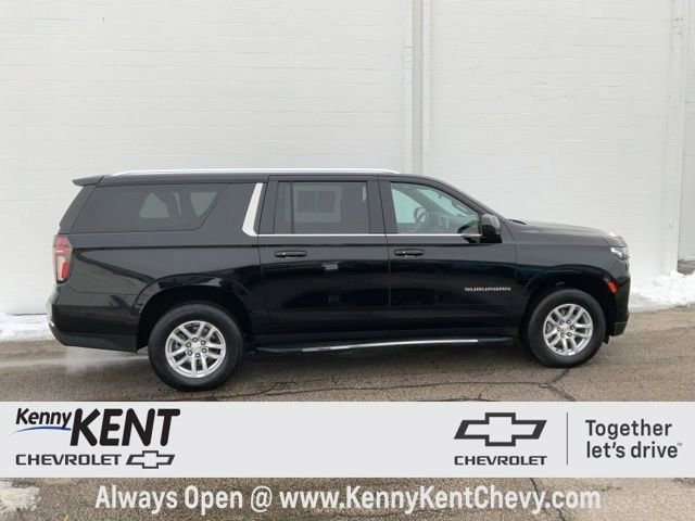 Used 2024 Chevrolet Suburban LT image 3