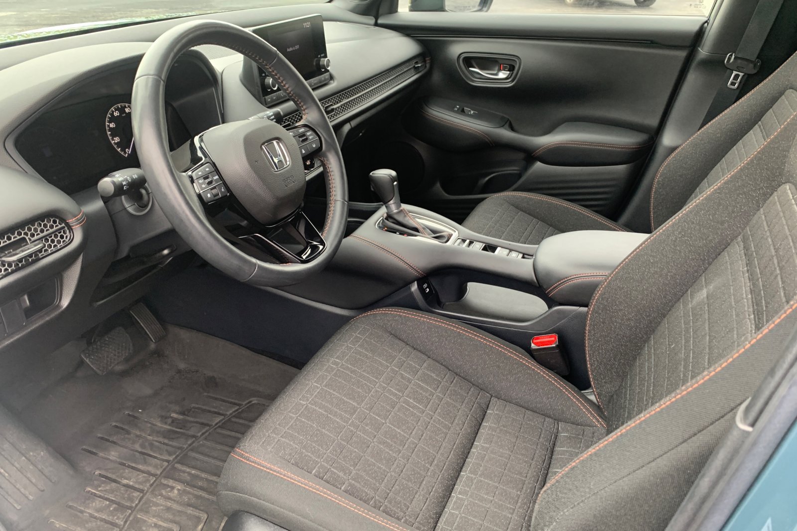 Used 2025 Honda HR-V Sport image 12
